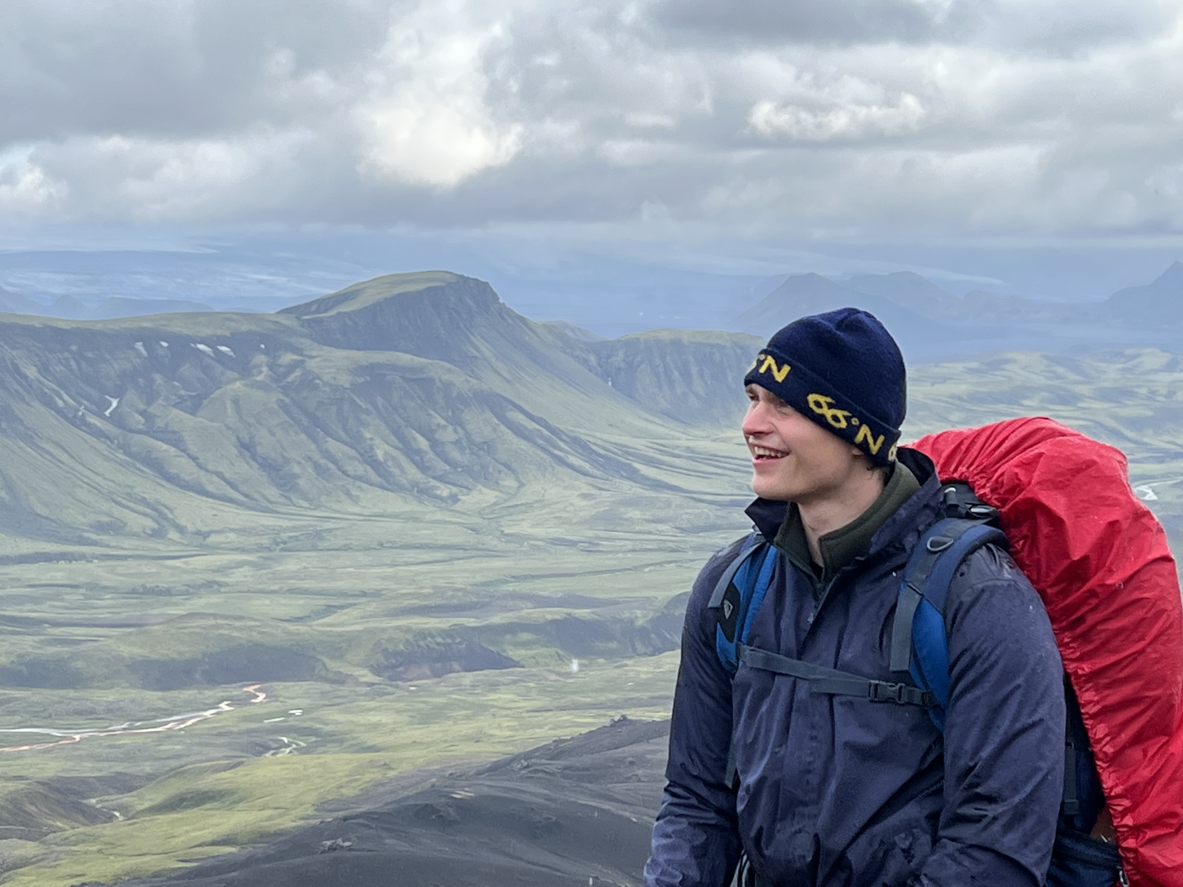 Laugavegurinn 2023 með Eddu. Það var rigning á meðan við gengum frá Hrafntinnuskeri en stytti upp þegar að við komum að Álftavatni.