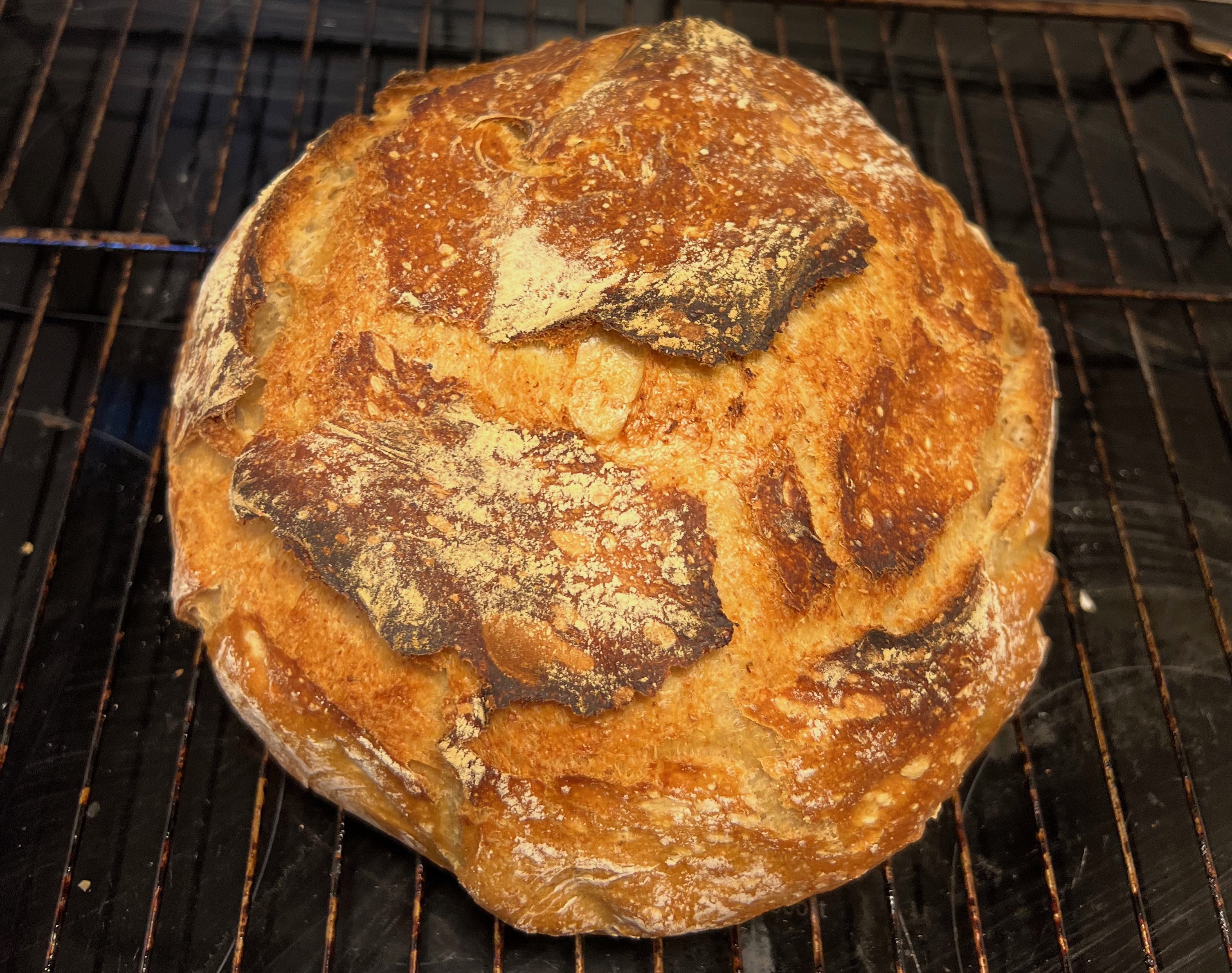 Ég datt aðeins í að baka súrdeigsbrauð eftir uppskriftinni hennar mömmu.